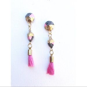 Concrete round and tear tassel earrings (pink)